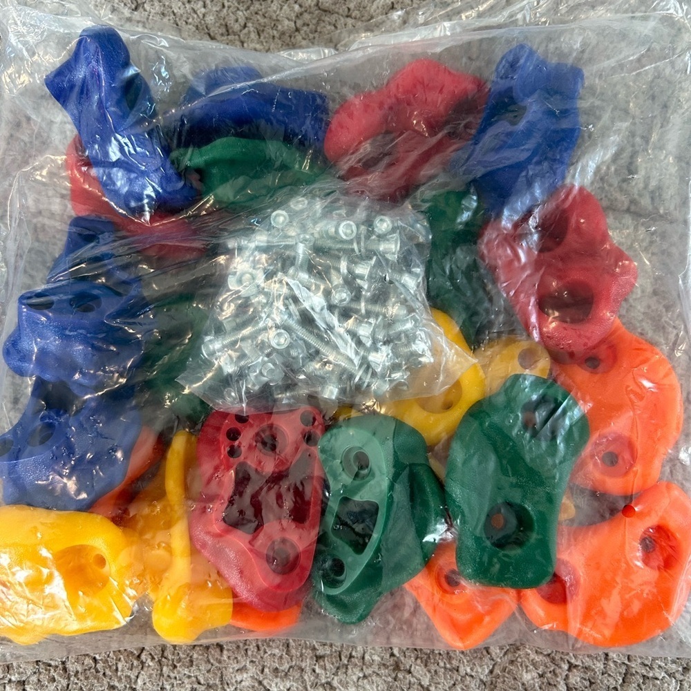 New 25 piece Rock Climbing Wall Grips - Picture 5 of 10